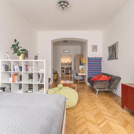 Bright & Spacious Loft With Basilica View Budapeste Exterior foto